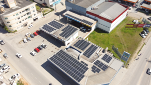 O Auto Posto MG, localizada em São João Batista, SC, produz a sua própria energia limpa e sustentável com os sistemas Solar Vale.