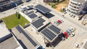 O Auto Posto MG, localizada em São João Batista, SC, produz a sua própria energia limpa e sustentável com os sistemas Solar Vale.